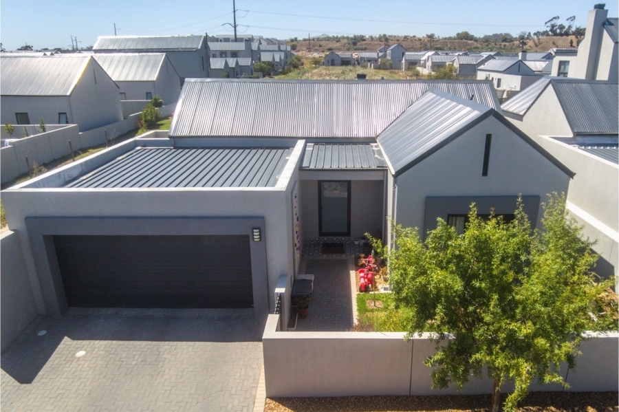 3 Bedroom Property for Sale in Aan de Wijnlanden Western Cape